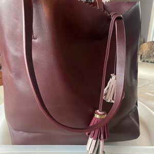 Shiraleah Burgundy Leather Tote Bag w/ Tassel Charm – Structured, Chic